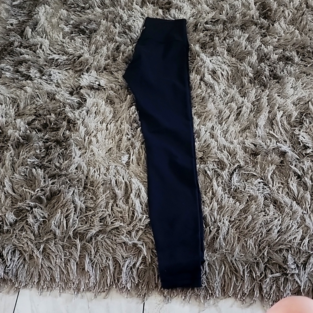 Lululemon size 4